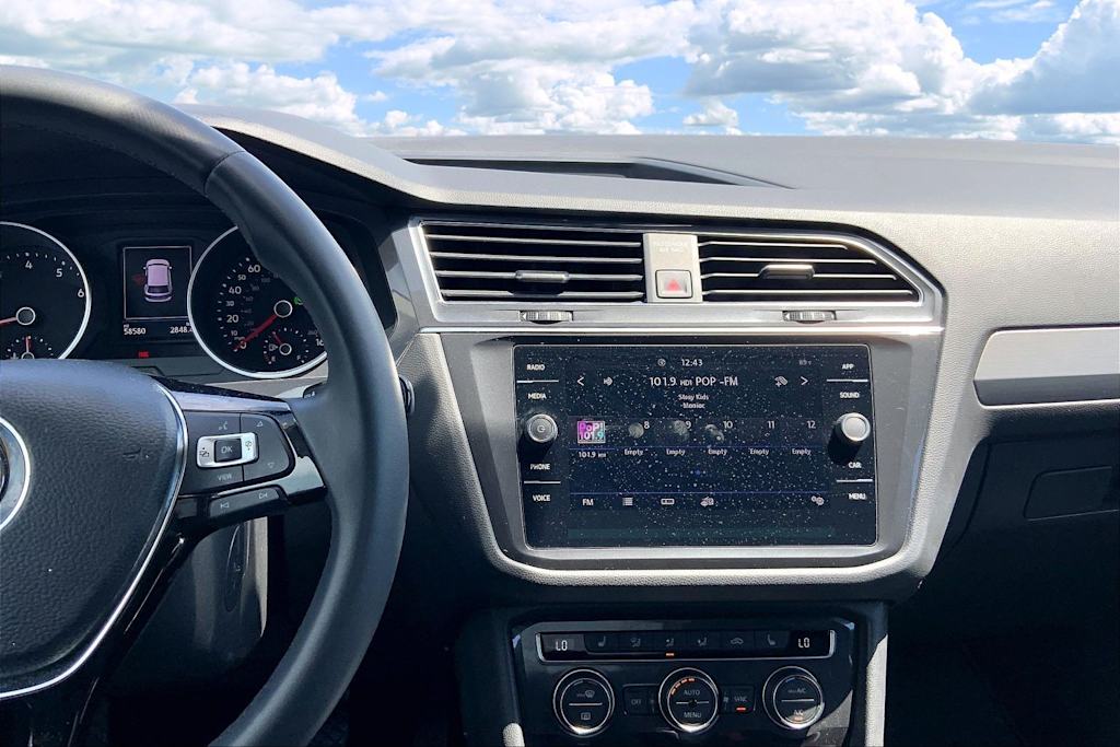 Thumbnail: 2020 Volkswagen Tiguan - 16