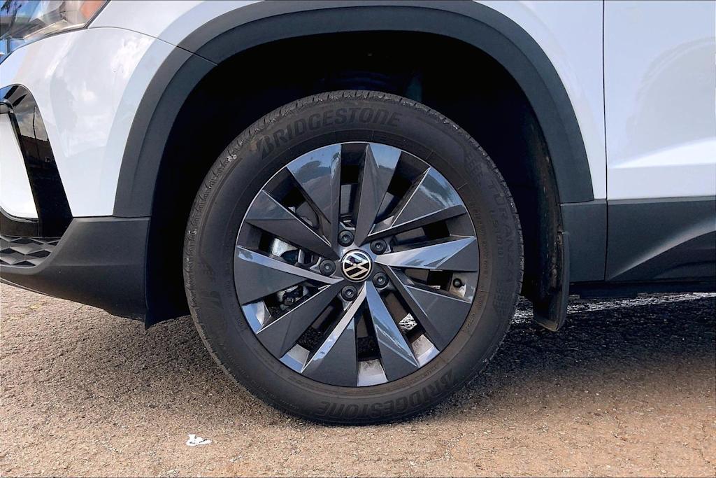 Thumbnail: 2024 Volkswagen Taos - 8