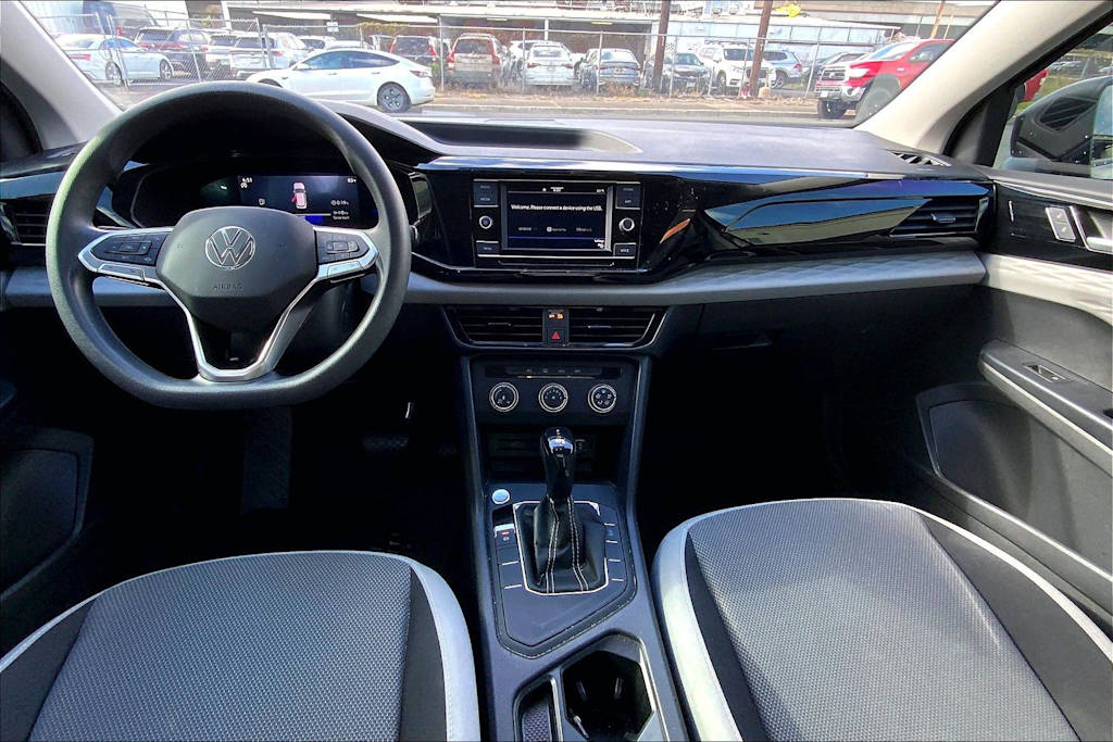 Thumbnail: 2022 Volkswagen Taos - 10