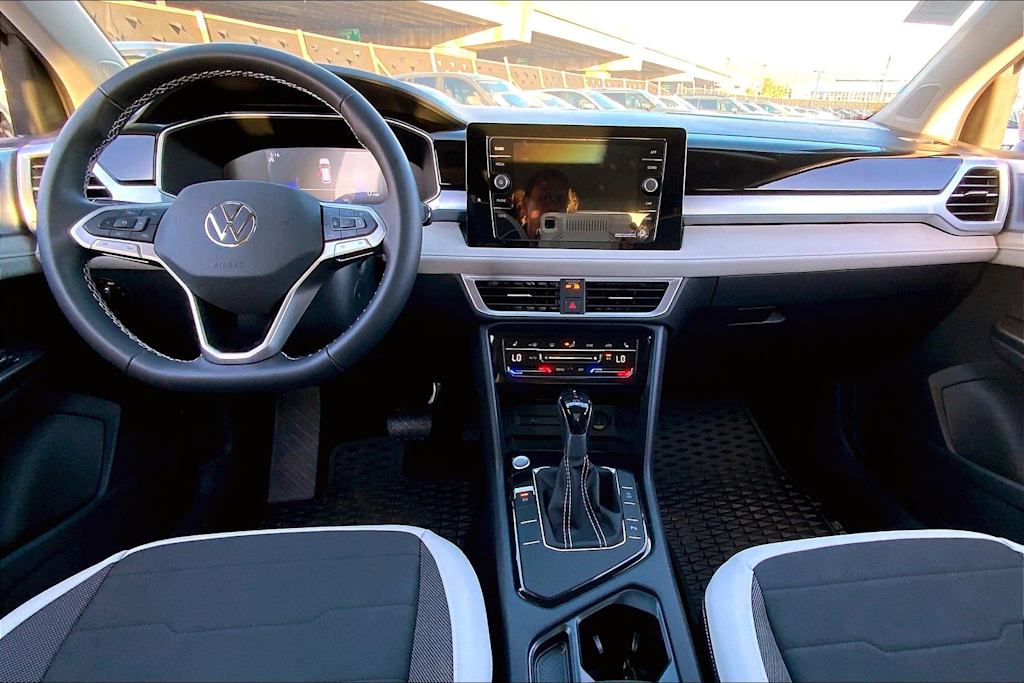 Thumbnail: 2025 Volkswagen Taos - 10