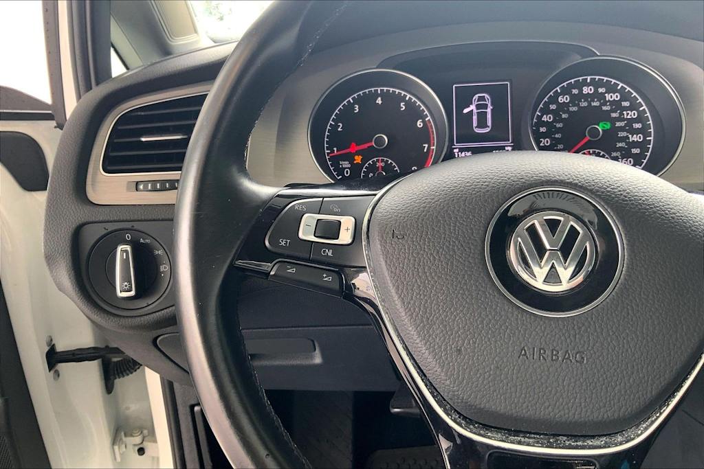 Thumbnail: 2017 Volkswagen Golf - 24