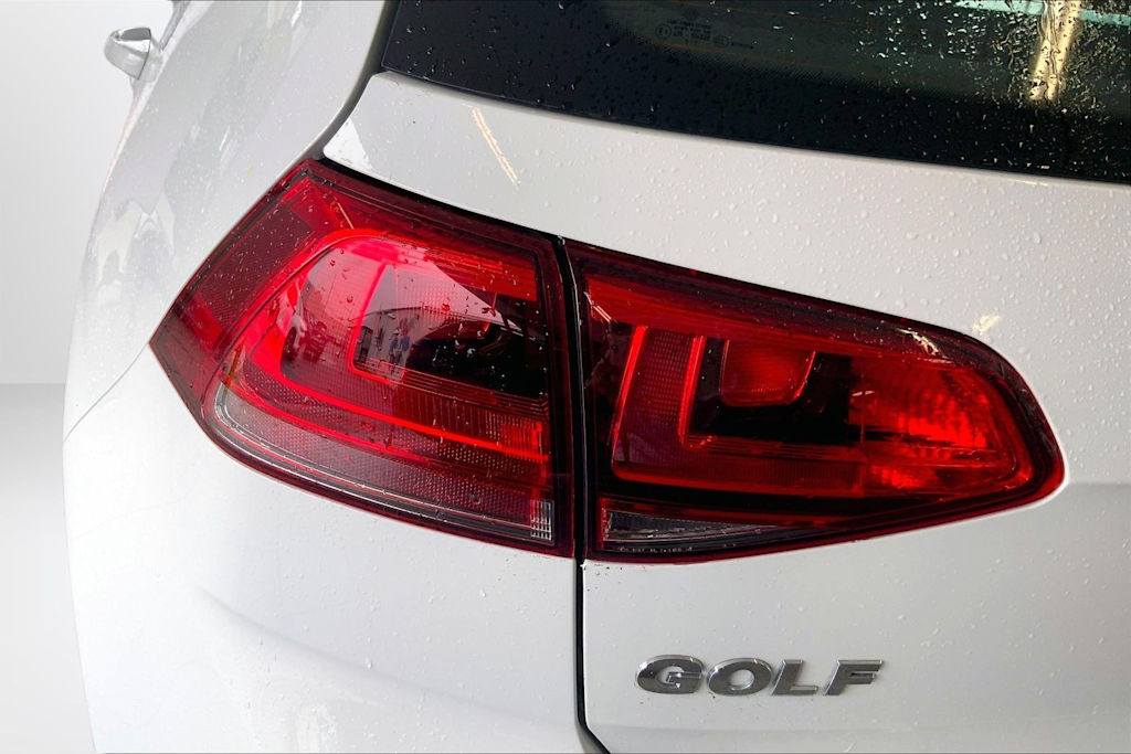 Thumbnail: 2017 Volkswagen Golf - 32