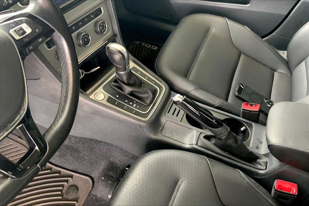 Thumbnail: 2017 Volkswagen Golf - 16
