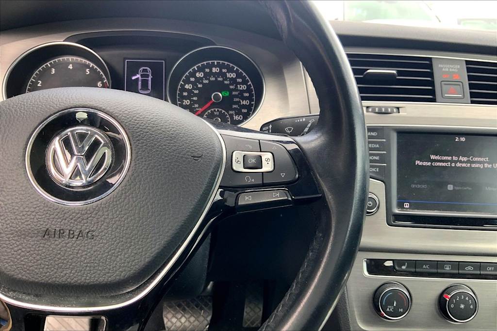 Thumbnail: 2017 Volkswagen Golf - 25