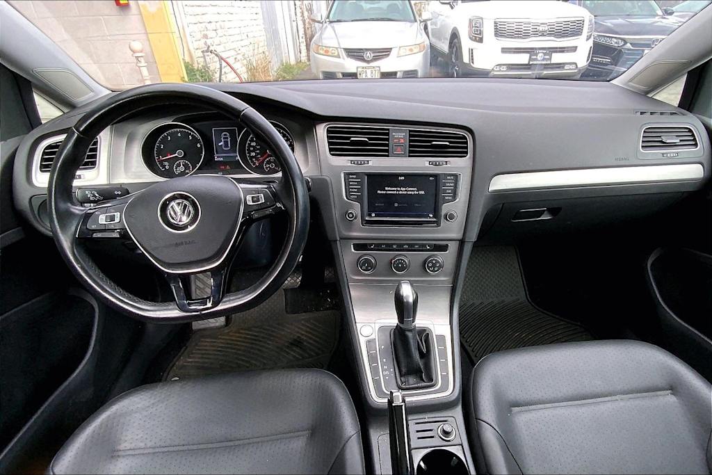 Thumbnail: 2017 Volkswagen Golf - 10