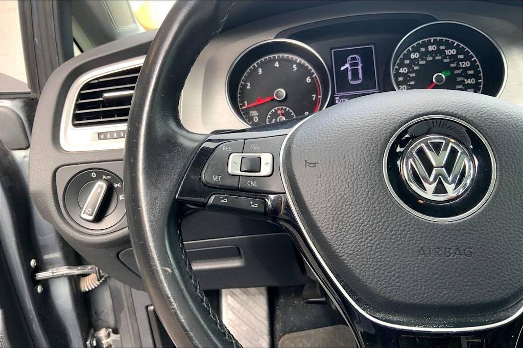 Thumbnail: 2017 Volkswagen Golf - 24