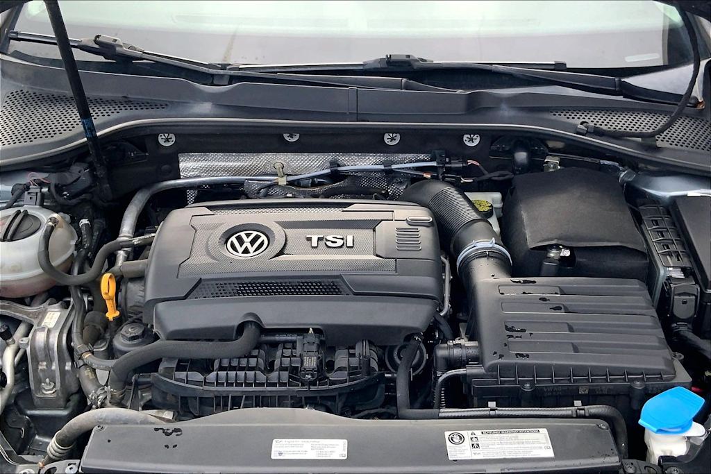 Thumbnail: 2017 Volkswagen Golf - 9