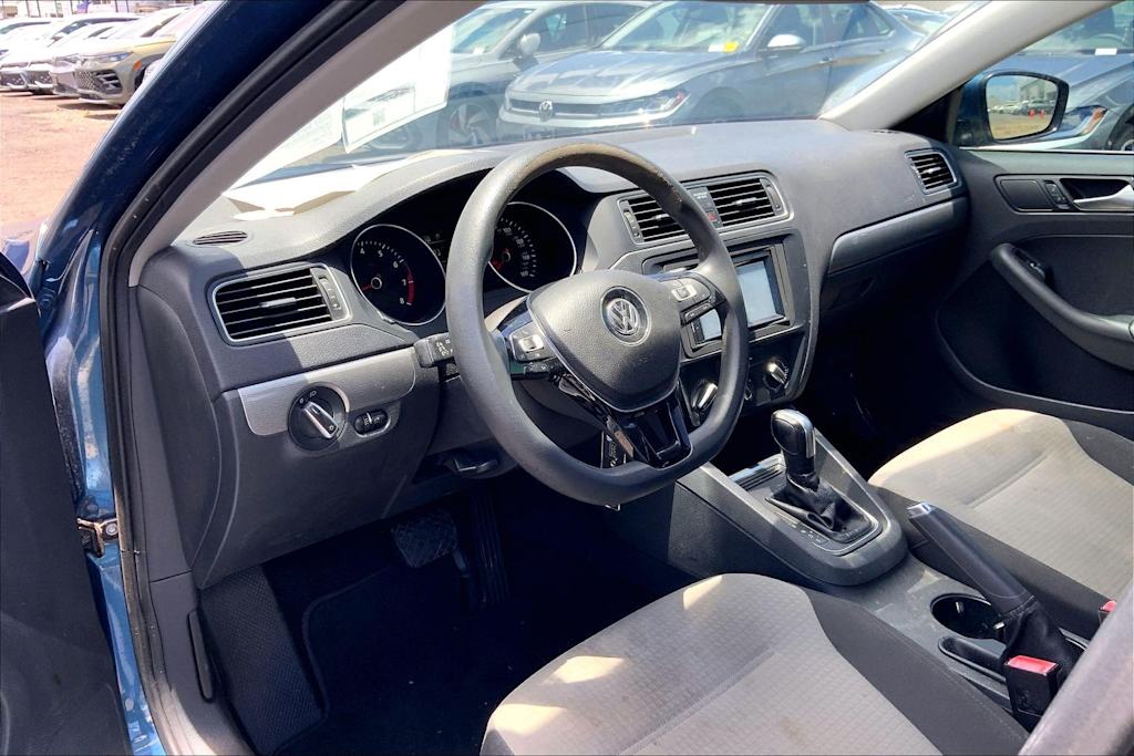 Thumbnail: 2017 Volkswagen Jetta - 2