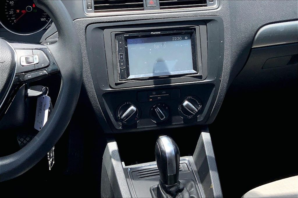Thumbnail: 2017 Volkswagen Jetta - 15