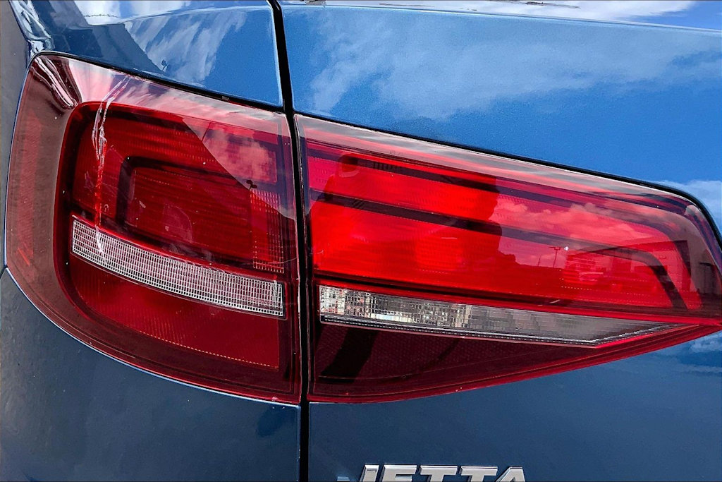 Thumbnail: 2017 Volkswagen Jetta - 32