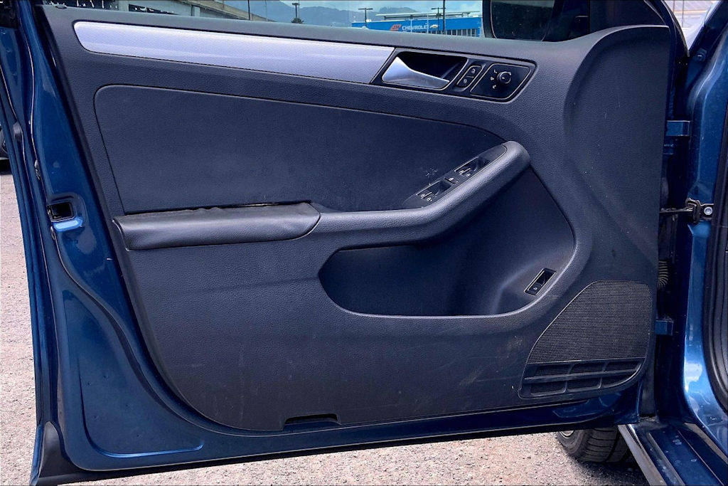 Thumbnail: 2017 Volkswagen Jetta - 27