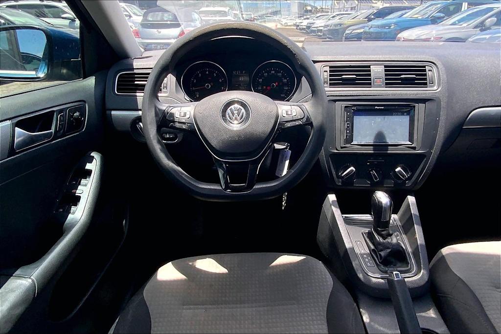 Thumbnail: 2017 Volkswagen Jetta - 14