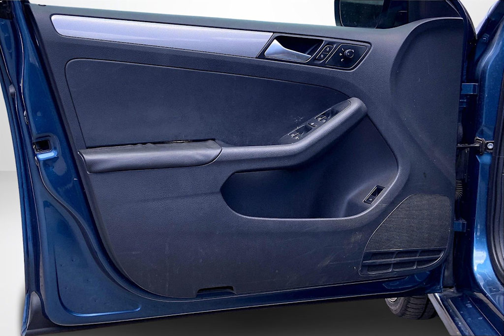 Thumbnail: 2017 Volkswagen Jetta - 27