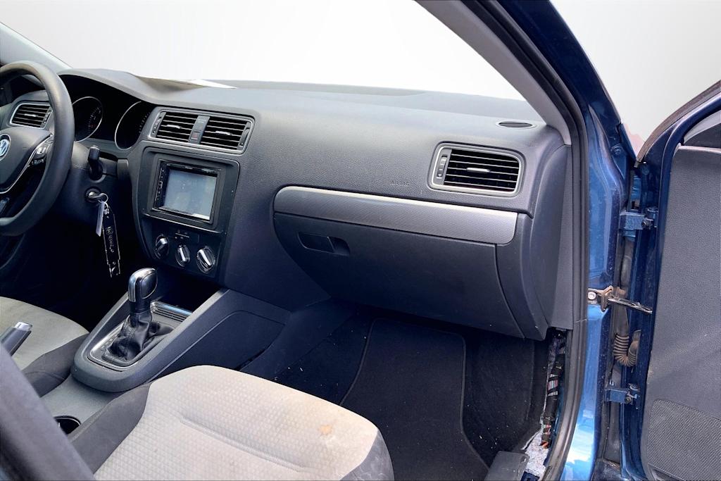 Thumbnail: 2017 Volkswagen Jetta - 24