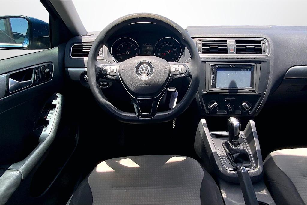 Thumbnail: 2017 Volkswagen Jetta - 14
