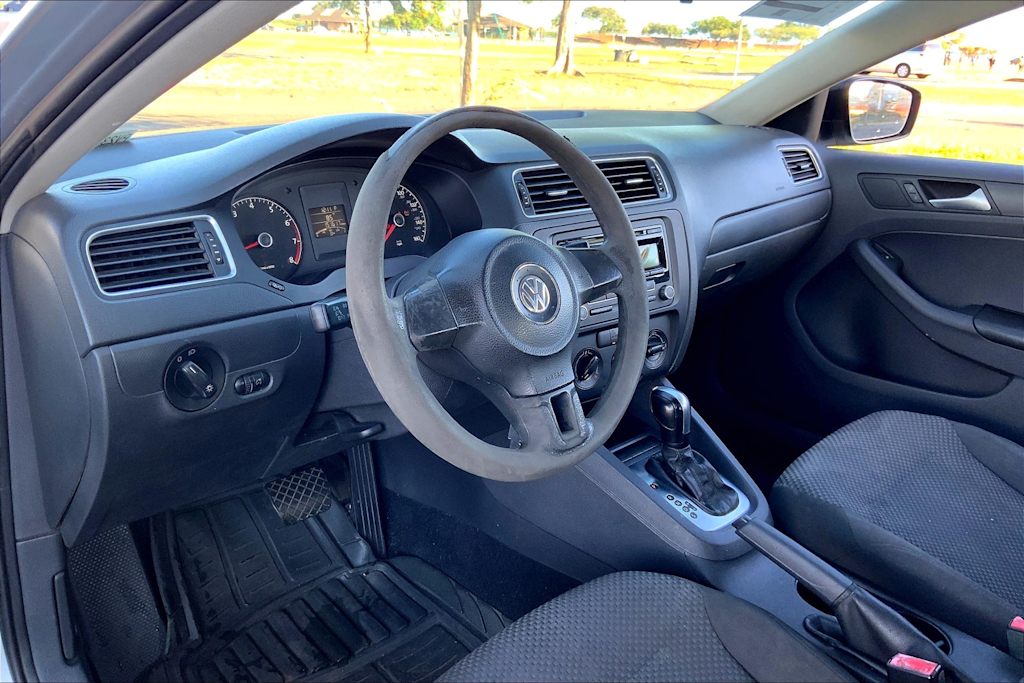 Thumbnail: 2013 Volkswagen Jetta - 2