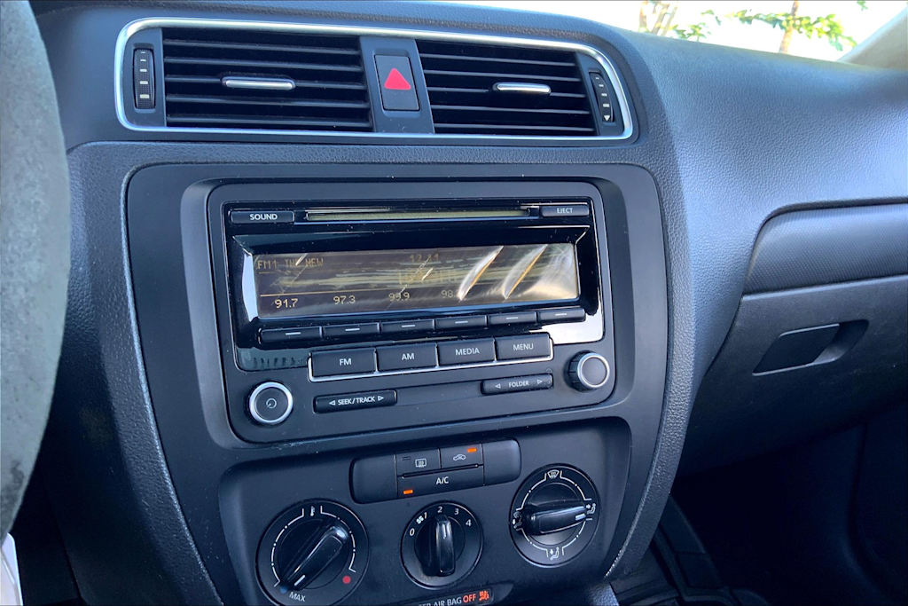 Thumbnail: 2013 Volkswagen Jetta - 15