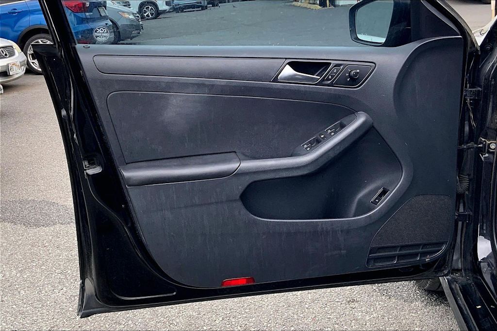 Thumbnail: 2015 Volkswagen Jetta - 28