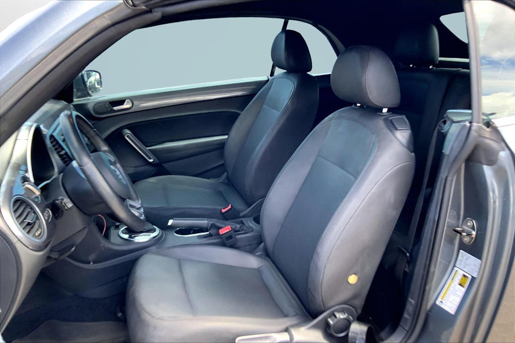 Thumbnail: 2013 Volkswagen Beetle - 11