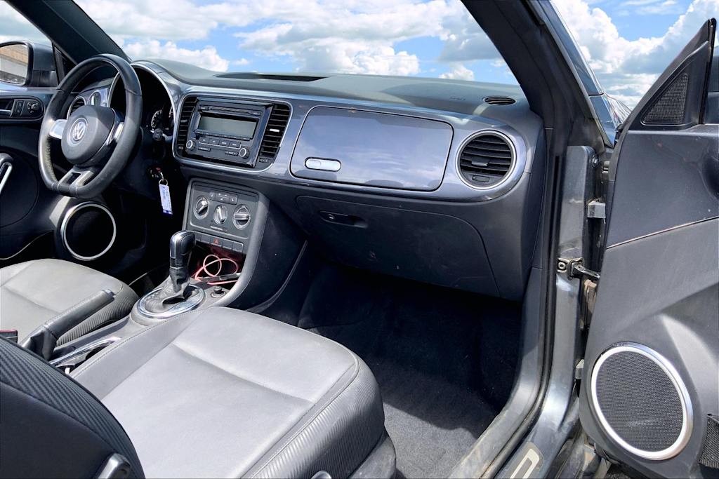 Thumbnail: 2013 Volkswagen Beetle - 15