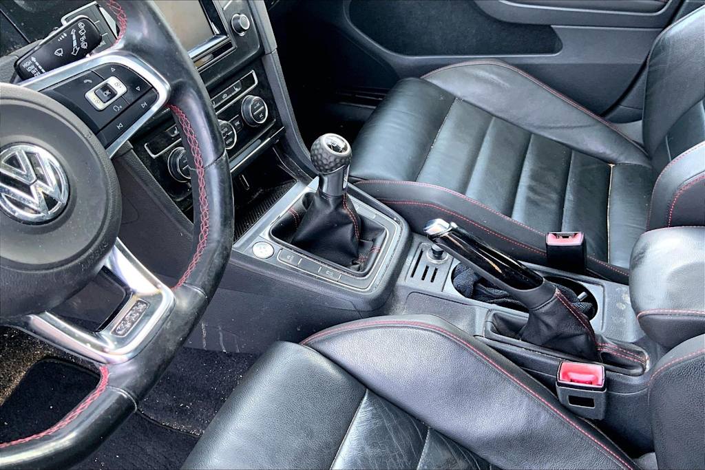 Thumbnail: 2015 Volkswagen Golf - 16