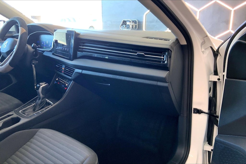Thumbnail: 2025 Volkswagen Jetta - 24