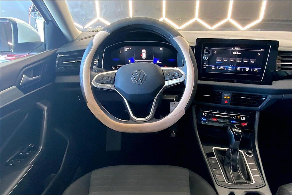 Thumbnail: 2025 Volkswagen Jetta - 14