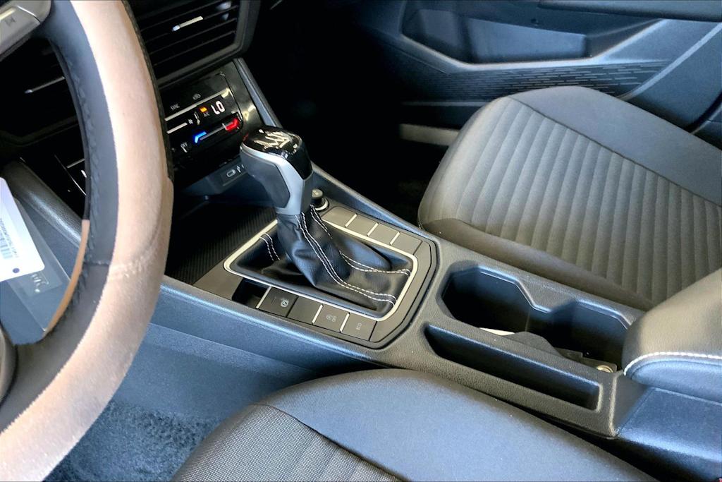 Thumbnail: 2025 Volkswagen Jetta - 17