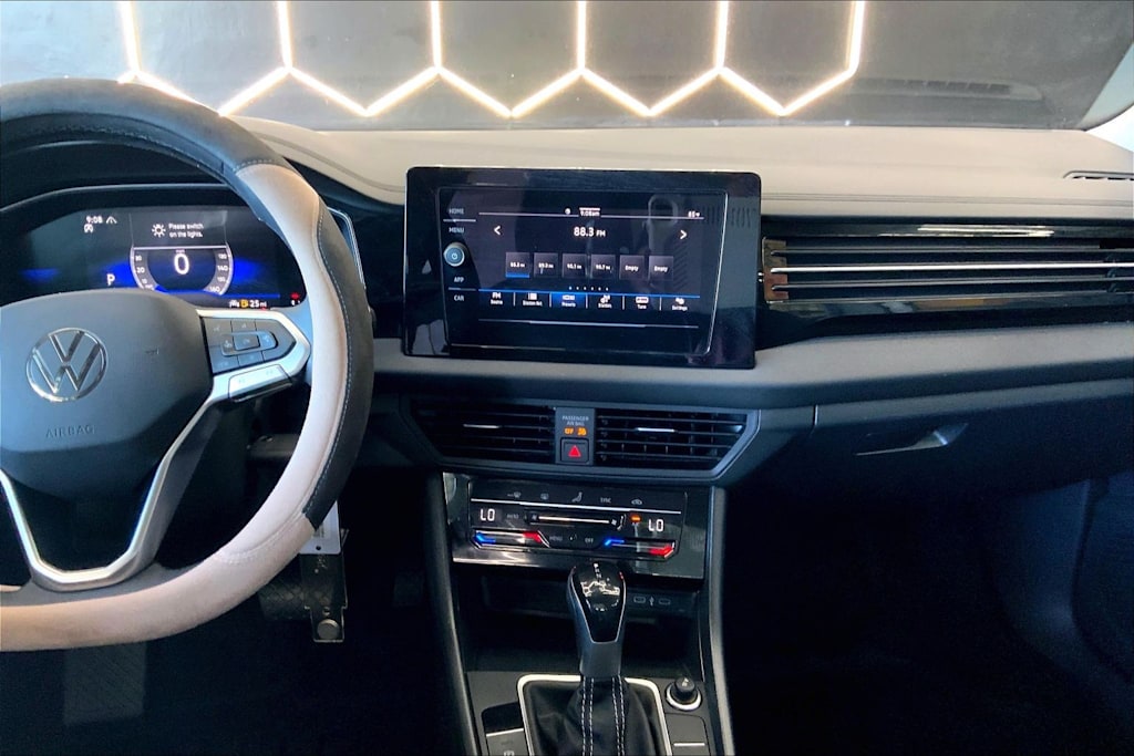 Thumbnail: 2025 Volkswagen Jetta - 15