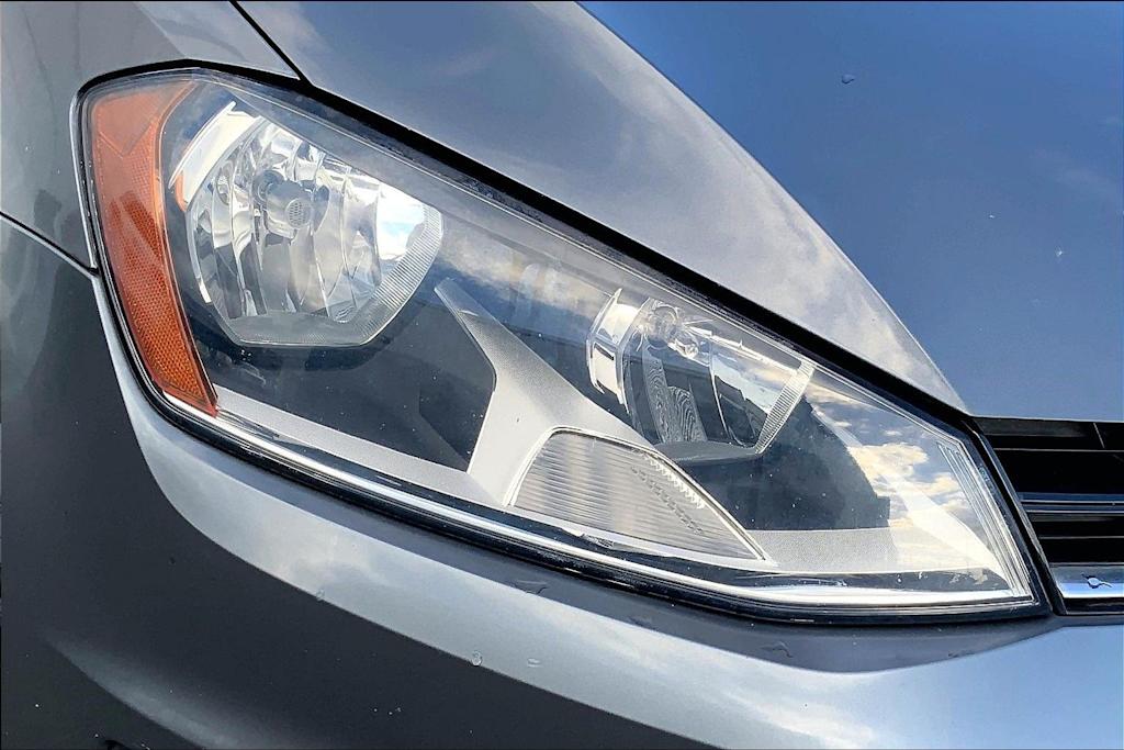 Thumbnail: 2016 Volkswagen Golf - 31