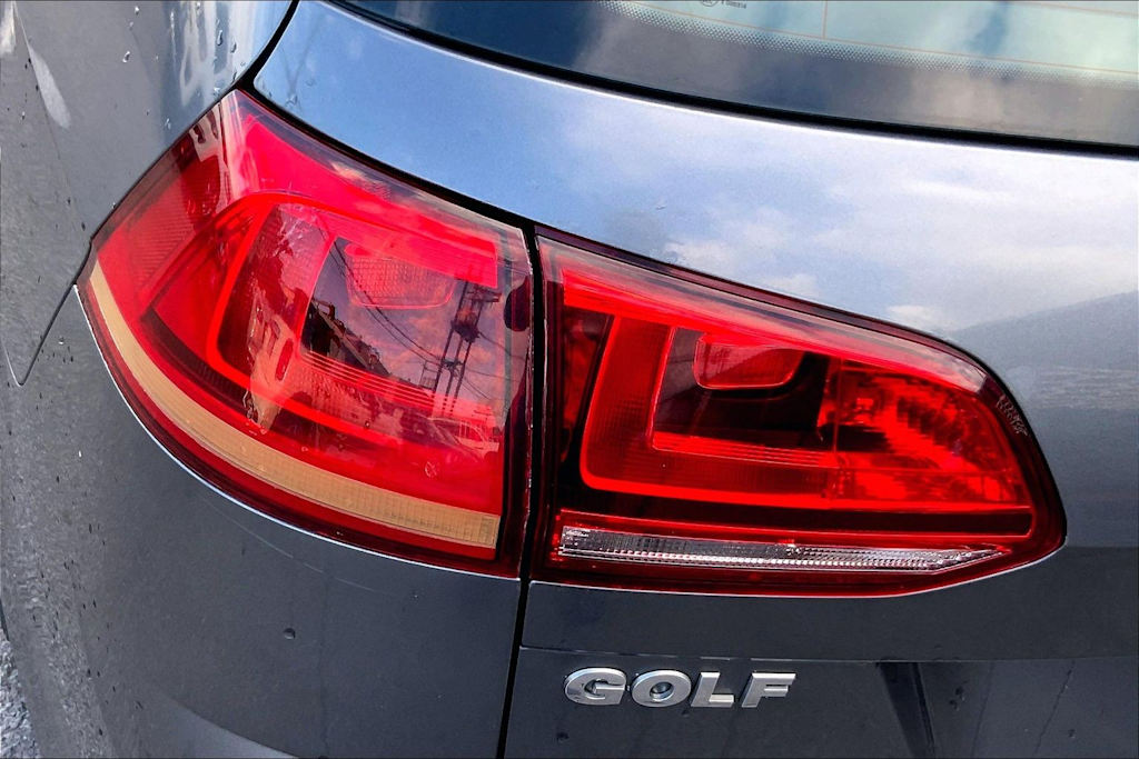 Thumbnail: 2016 Volkswagen Golf - 32
