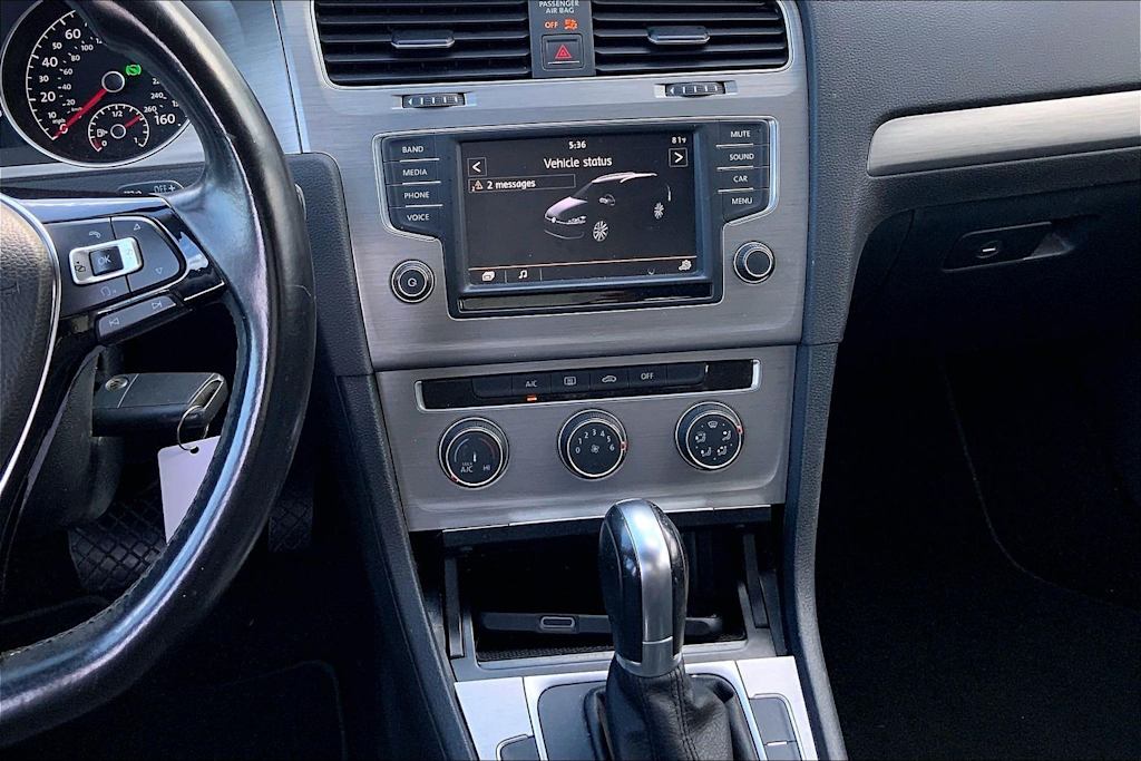 Thumbnail: 2016 Volkswagen Golf - 21