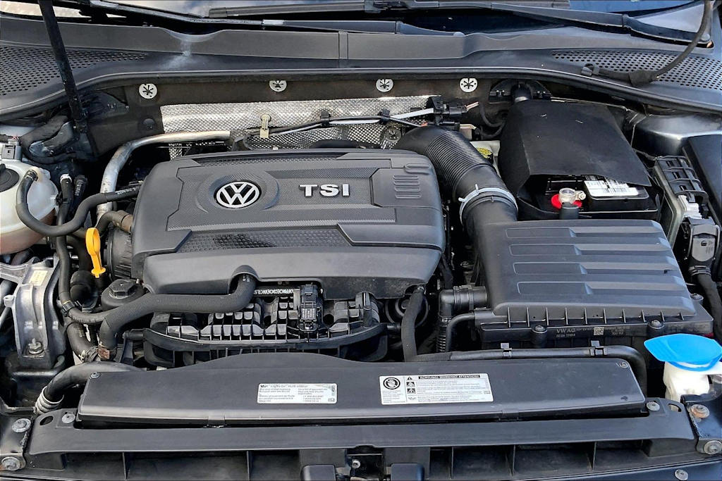 Thumbnail: 2016 Volkswagen Golf - 9