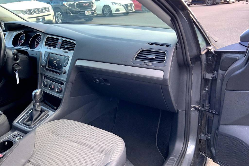Thumbnail: 2016 Volkswagen Golf - 24