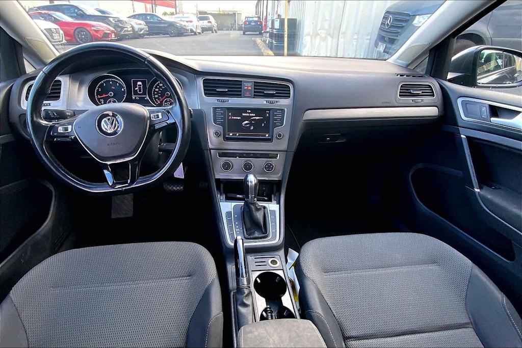 Thumbnail: 2016 Volkswagen Golf - 10