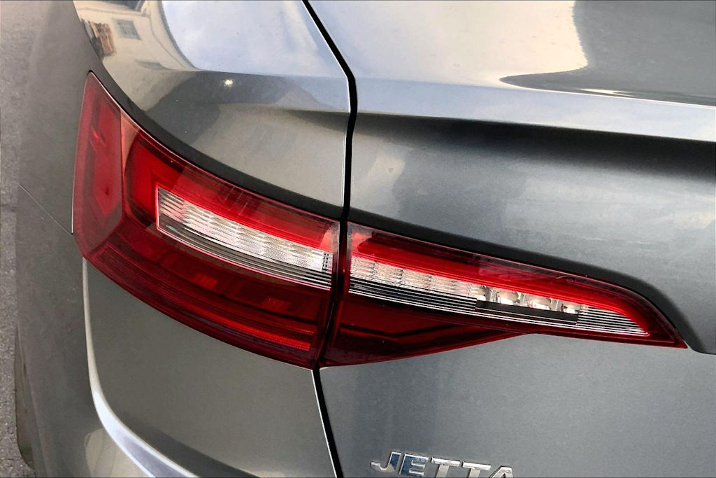 Thumbnail: 2021 Volkswagen Jetta - 32