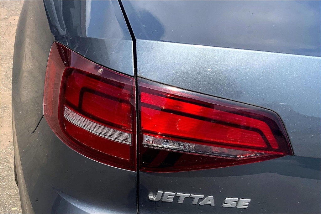 Thumbnail: 2018 Volkswagen Jetta - 32