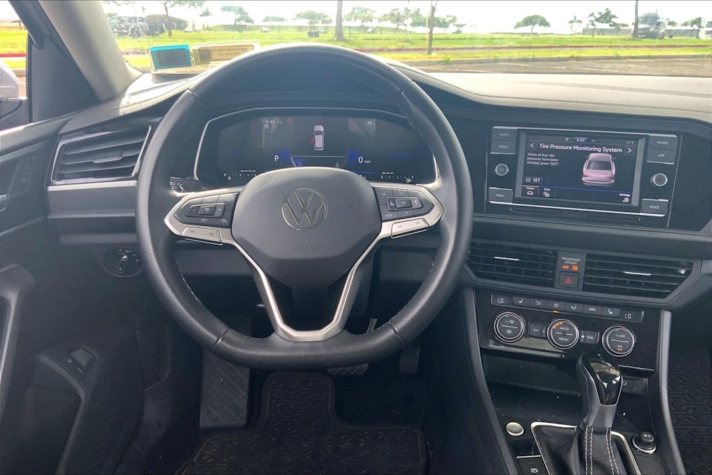 Thumbnail: 2024 Volkswagen Jetta - 13