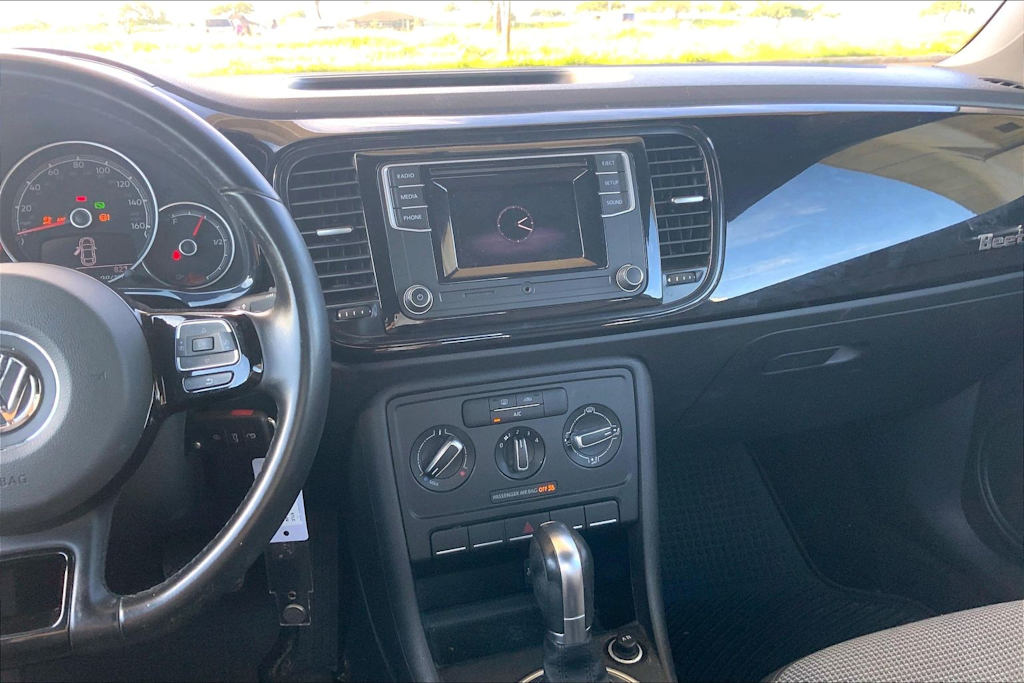 Thumbnail: 2019 Volkswagen Beetle - 15