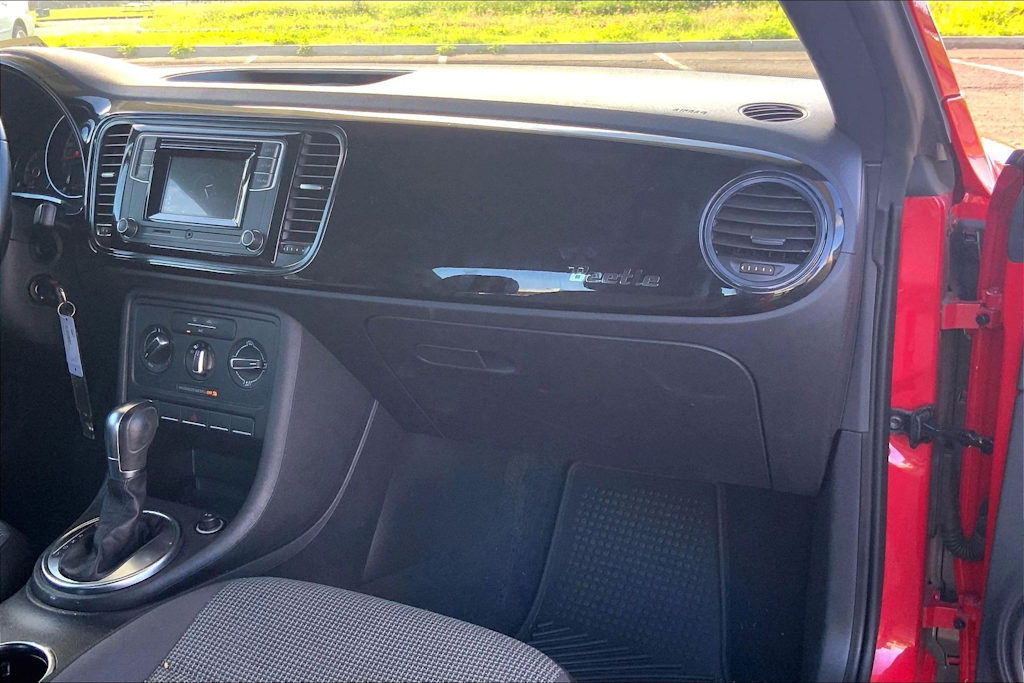 Thumbnail: 2019 Volkswagen Beetle - 24