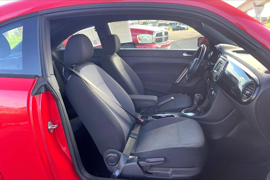 Thumbnail: 2019 Volkswagen Beetle - 12
