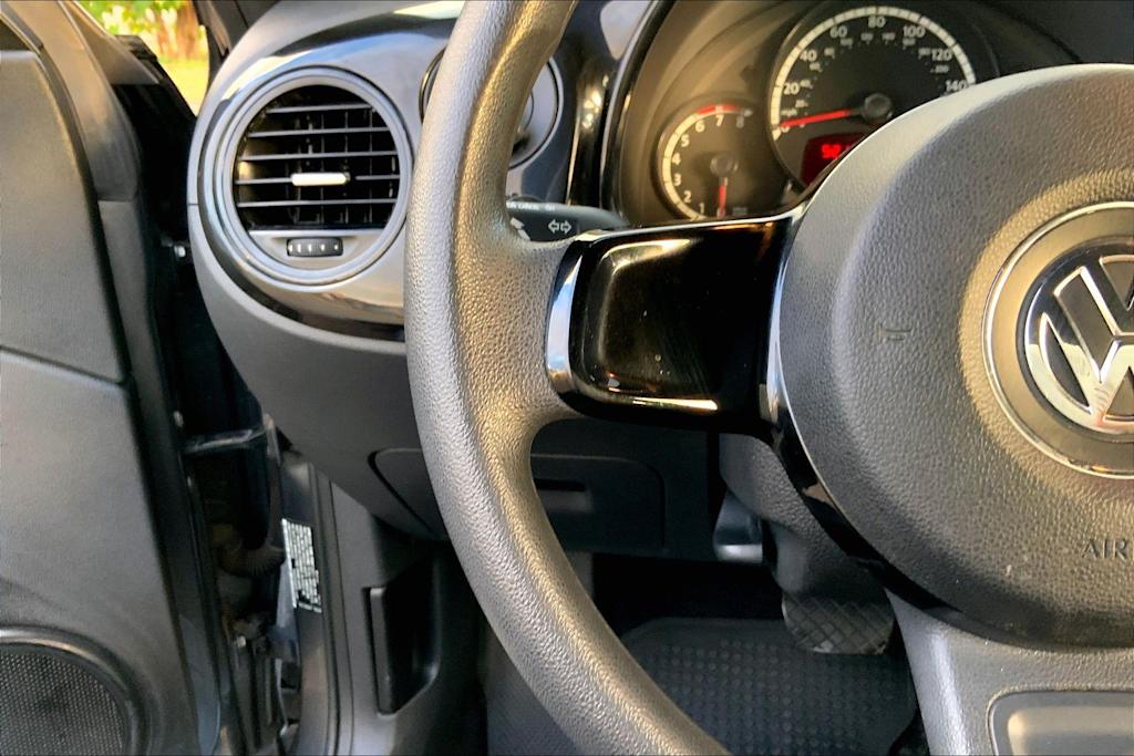 Thumbnail: 2013 Volkswagen Beetle - 24