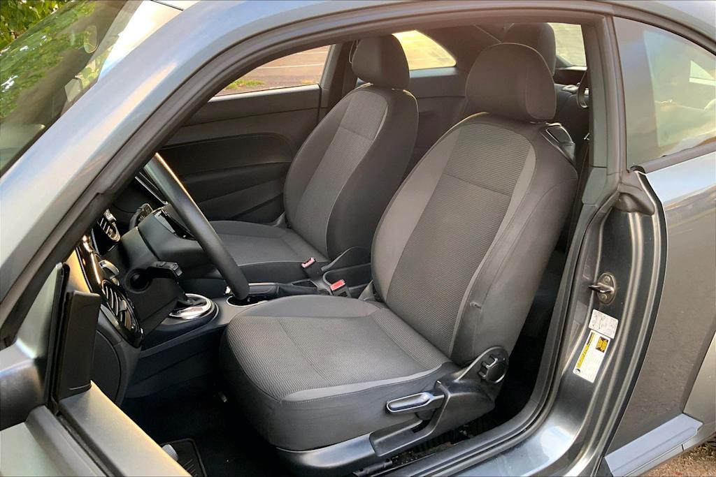 Thumbnail: 2013 Volkswagen Beetle - 10