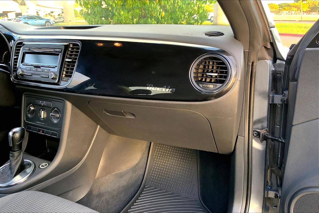 Thumbnail: 2013 Volkswagen Beetle - 23