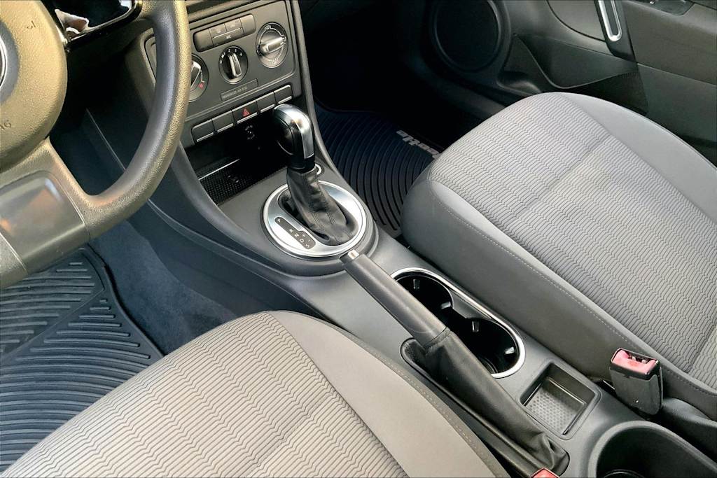 Thumbnail: 2013 Volkswagen Beetle - 16