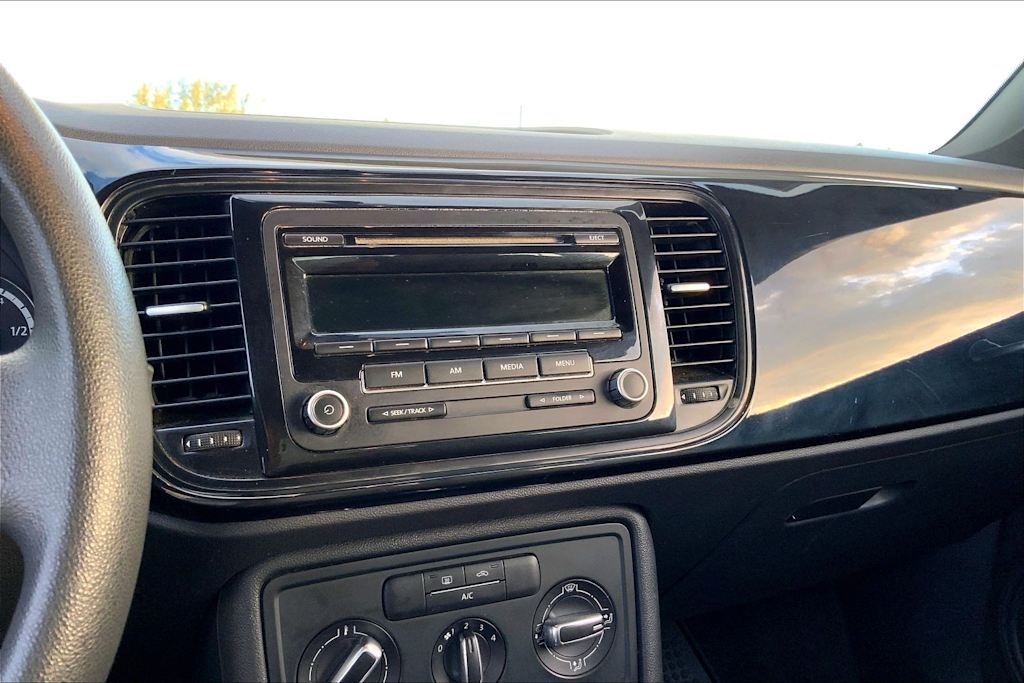 Thumbnail: 2013 Volkswagen Beetle - 15