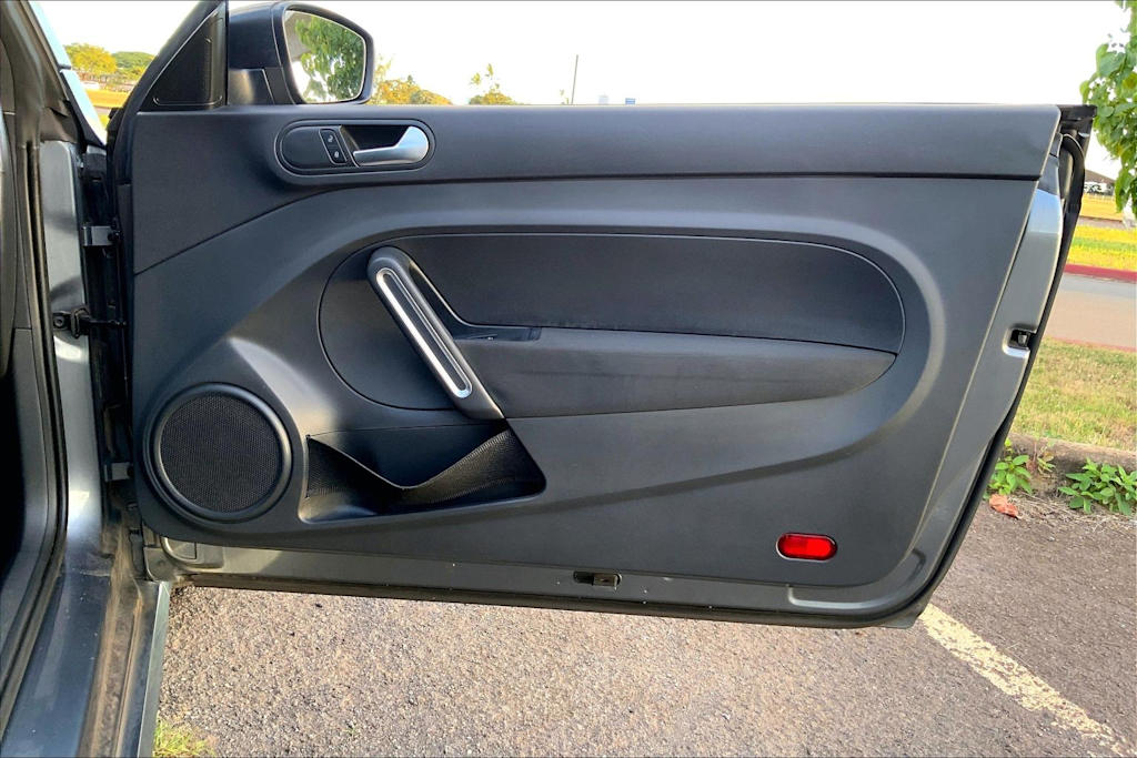 Thumbnail: 2013 Volkswagen Beetle - 27