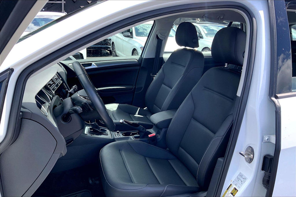 Thumbnail: 2019 Volkswagen Golf - 11