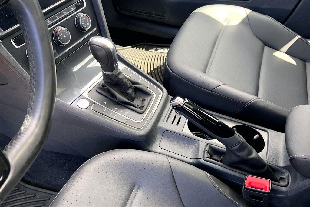 Thumbnail: 2019 Volkswagen Golf - 17