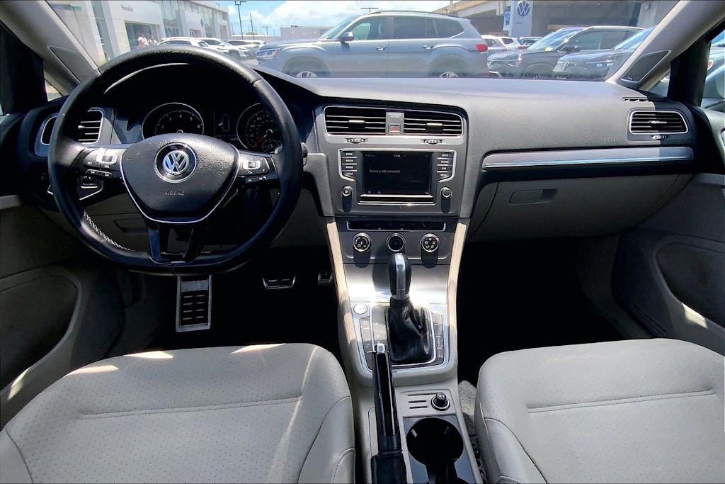Thumbnail: 2017 Volkswagen Golf - 10